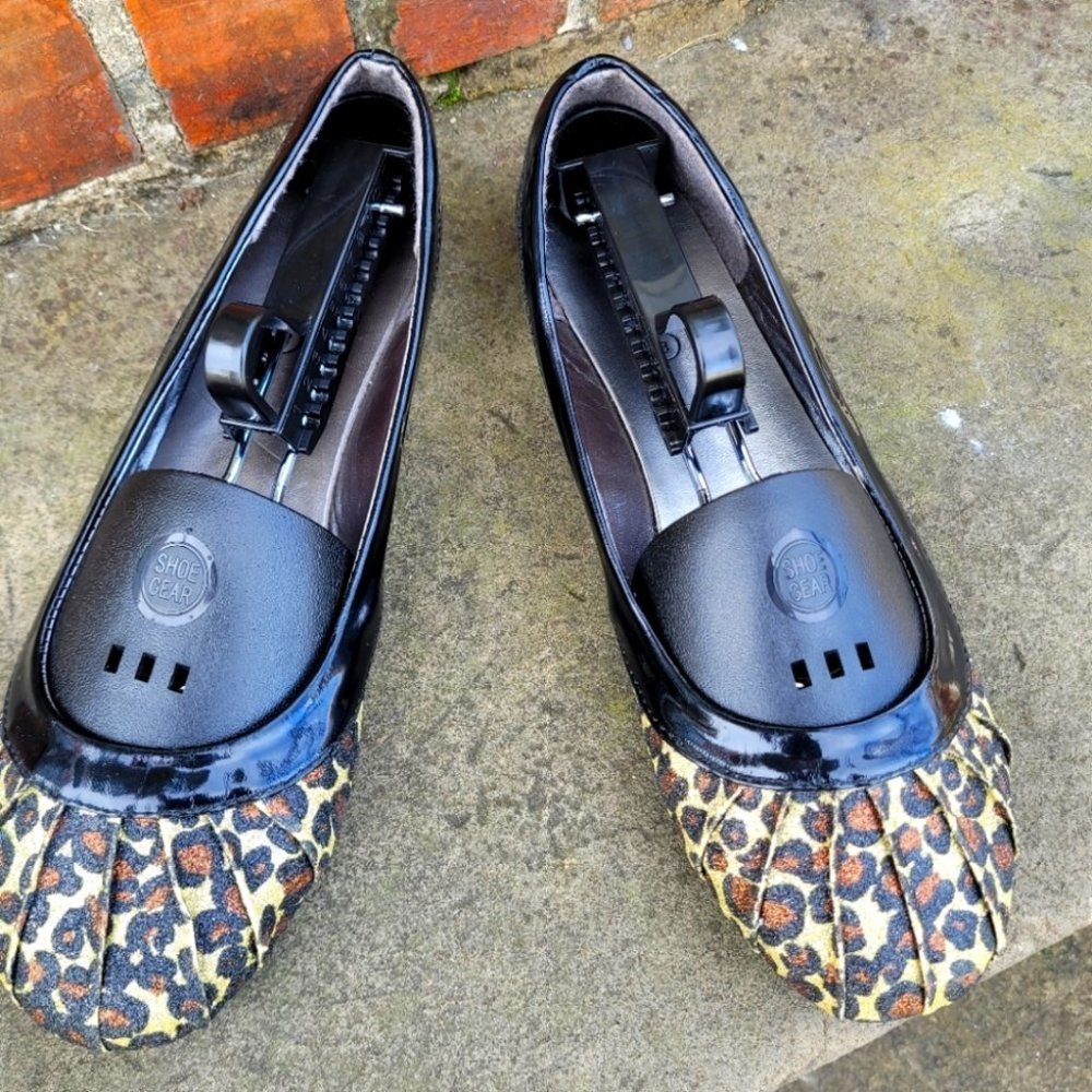 Deb Glitter Cheeta Flats Women Size 8